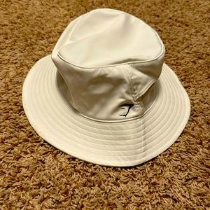 GYM SHARK BUCKET HAT